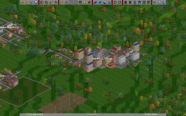 OpenTTD wachsende Stadt zwischen Wäldern und Feldern im gemäßigten Klima