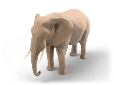 Facettierter afrikanischer Low-Poly-Elefant in warmem Grau mit großen Ohren, hängendem Rüssel und Stoßzähnen